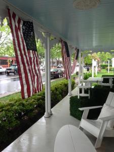 Shop in the Hamptons